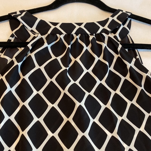 INC international Concepts Woman’s Lightweight Sleeves button down Shirt size 2 - Picture 9 of 9